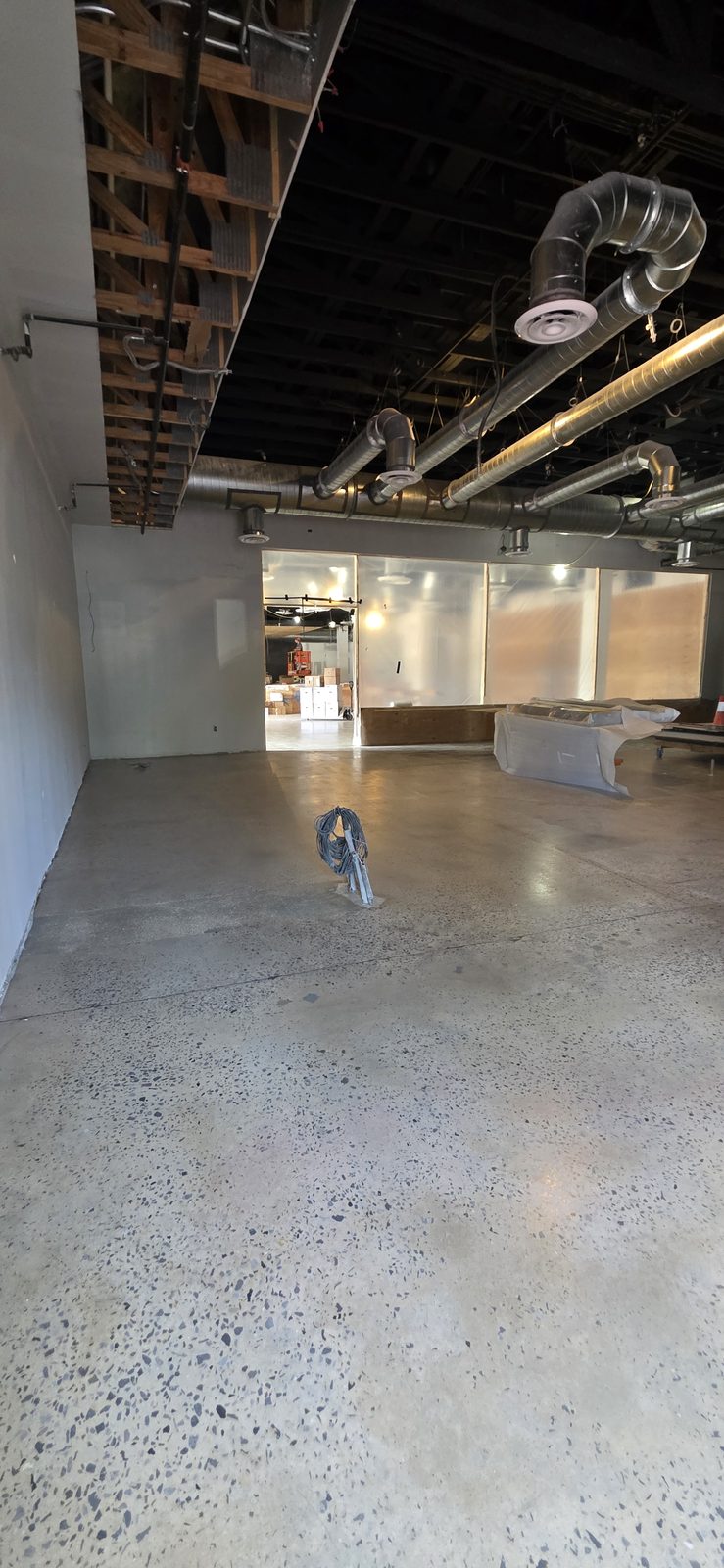Adecuación comercial y EIFS, 12.000 pies cuadrados