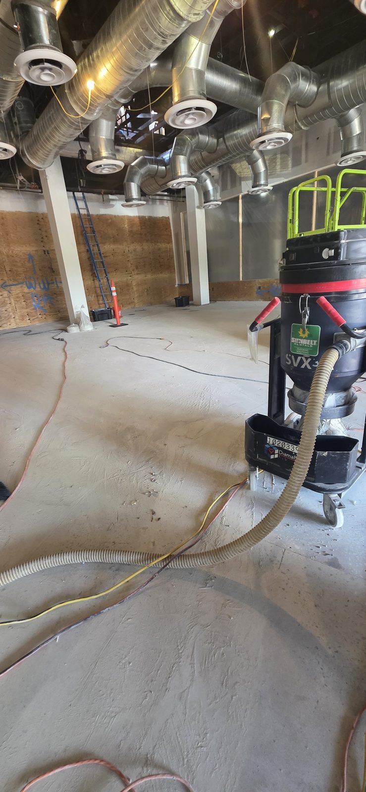 Adecuación comercial y EIFS, 12.000 pies cuadrados
