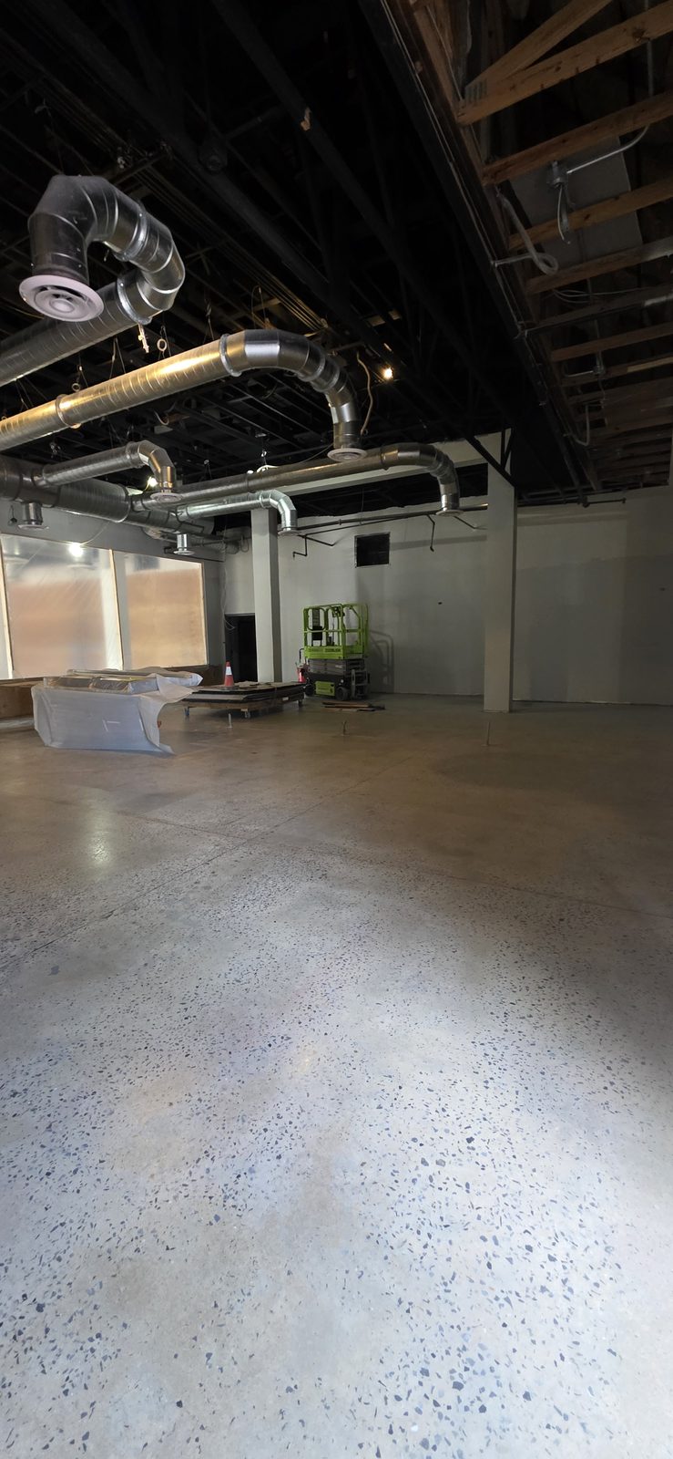 Adecuación comercial y EIFS, 12.000 pies cuadrados