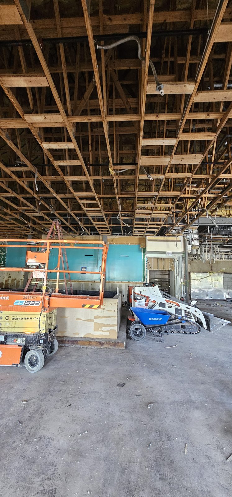 Adecuación comercial y EIFS, 12.000 pies cuadrados