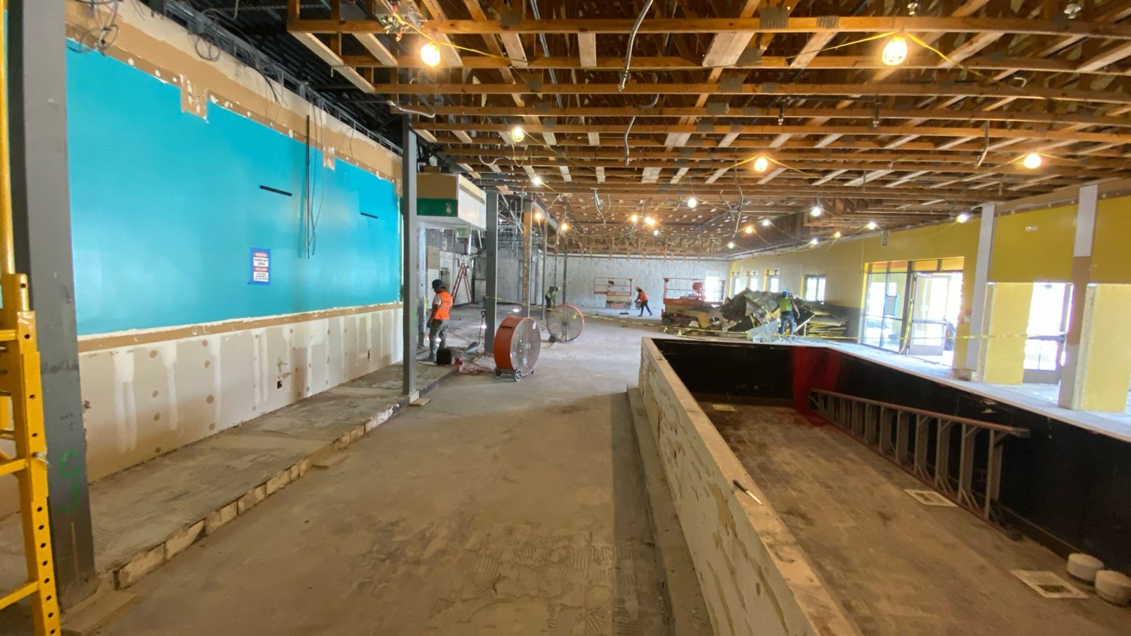 Adecuación comercial y EIFS, 12.000 pies cuadrados