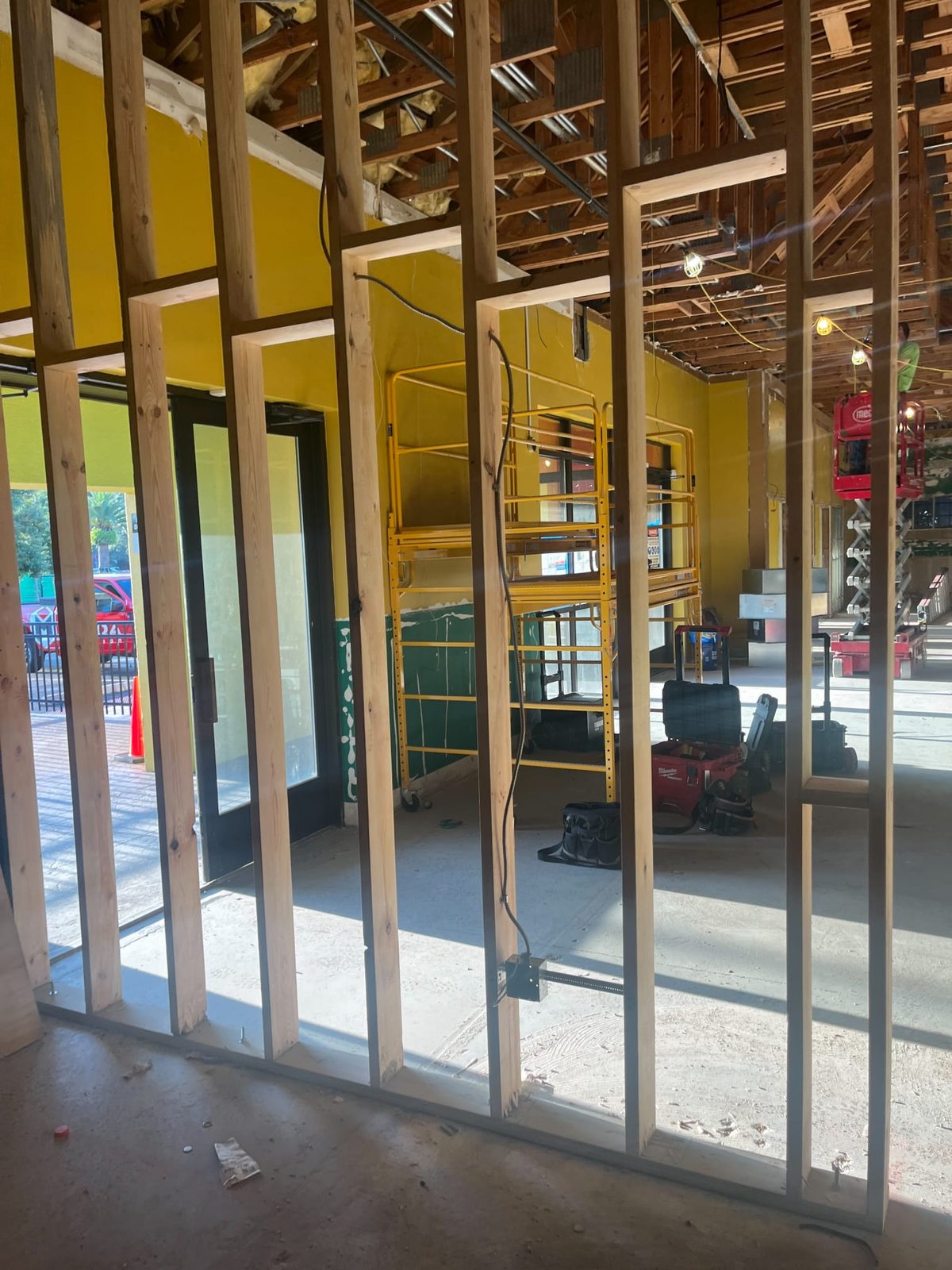 Adecuación comercial y EIFS, 12.000 pies cuadrados