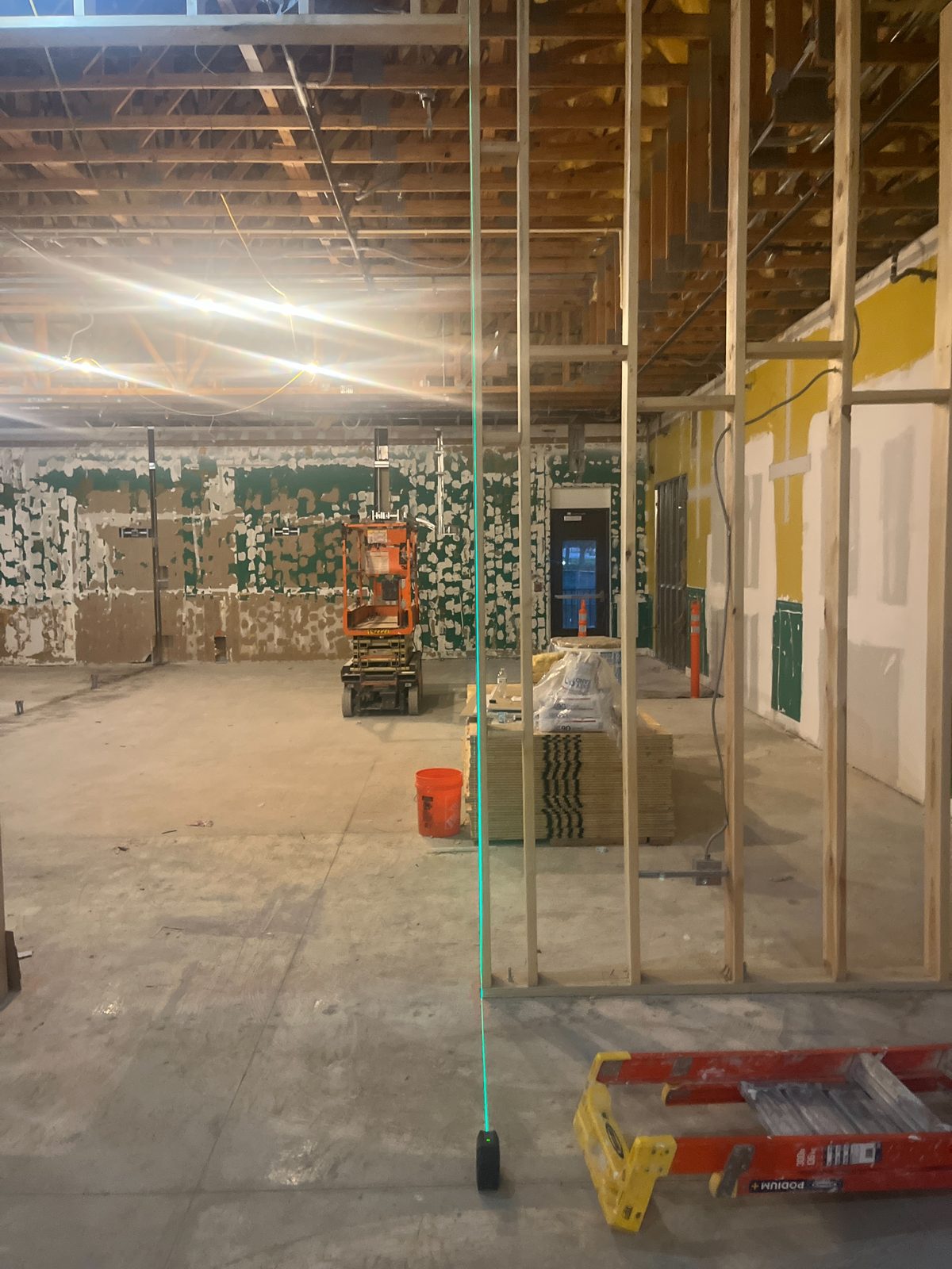 Adecuación comercial y EIFS, 12.000 pies cuadrados