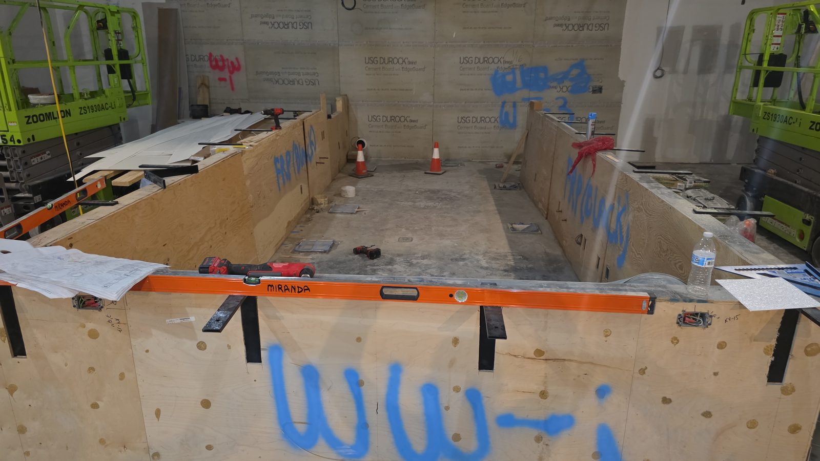 Adecuación comercial y EIFS, 12.000 pies cuadrados