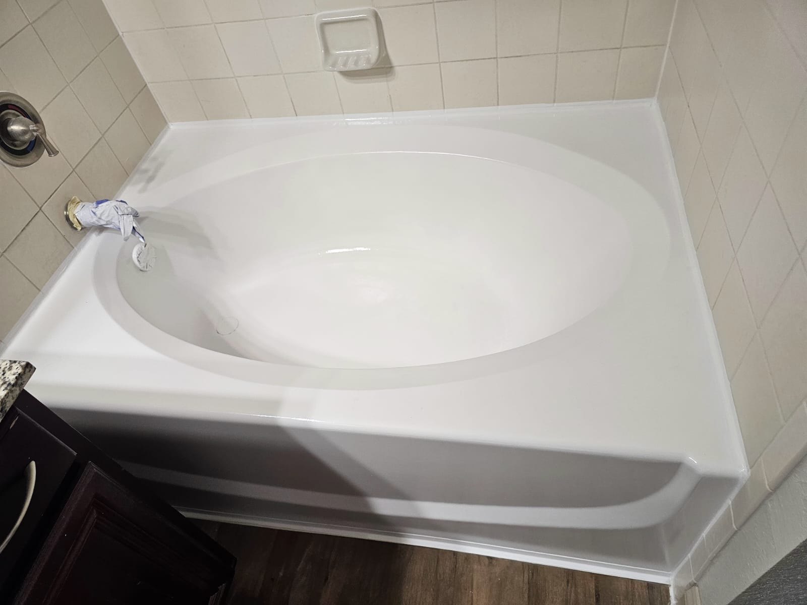 Bathtub and Shower Resurfacing, 800+ Units
