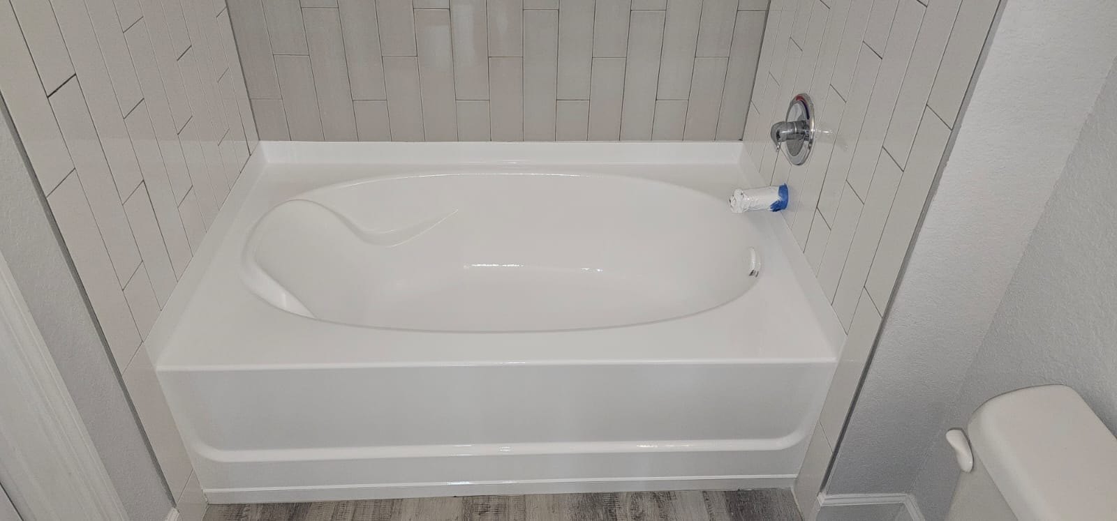 Bathtub and Shower Resurfacing, 800+ Units