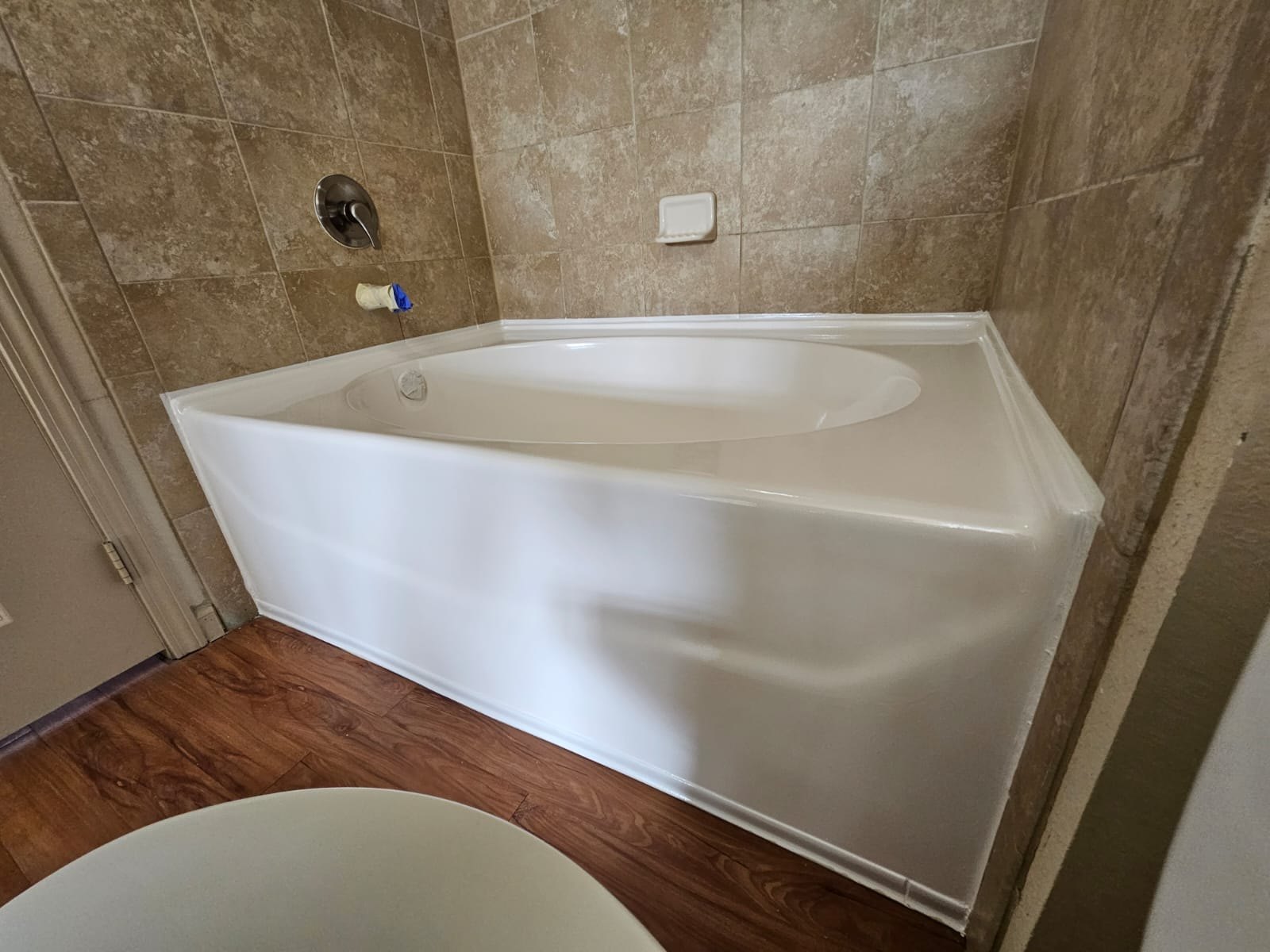 Bathtub and Shower Resurfacing, 800+ Units