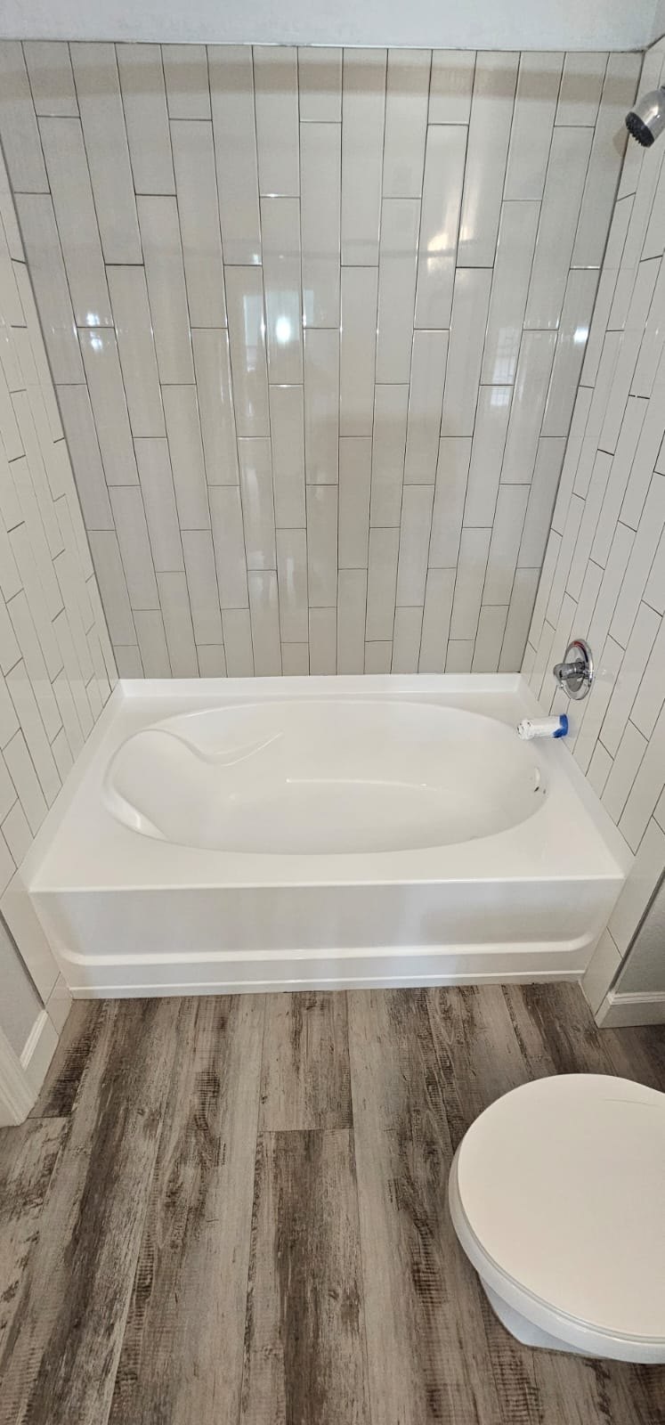 Bathtub and Shower Resurfacing, 800+ Units