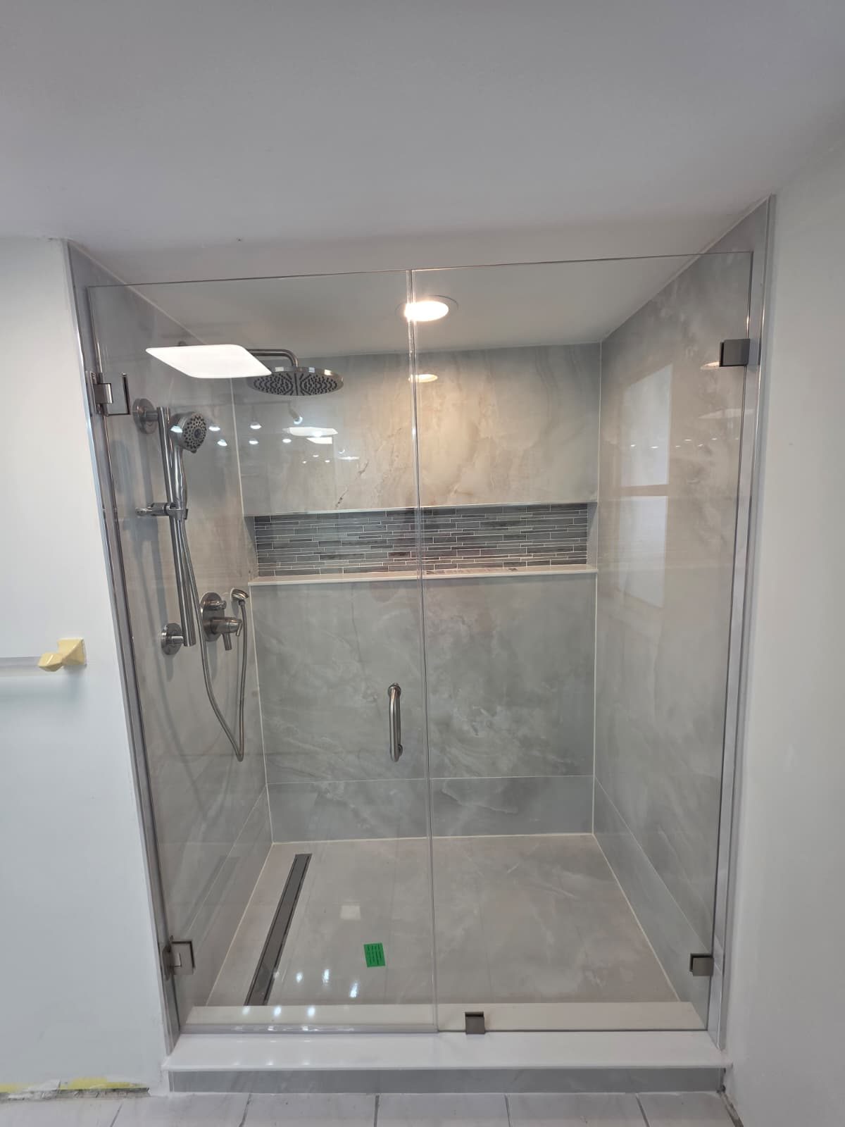 Piso de cerámica y reforma de baño en Clearwater