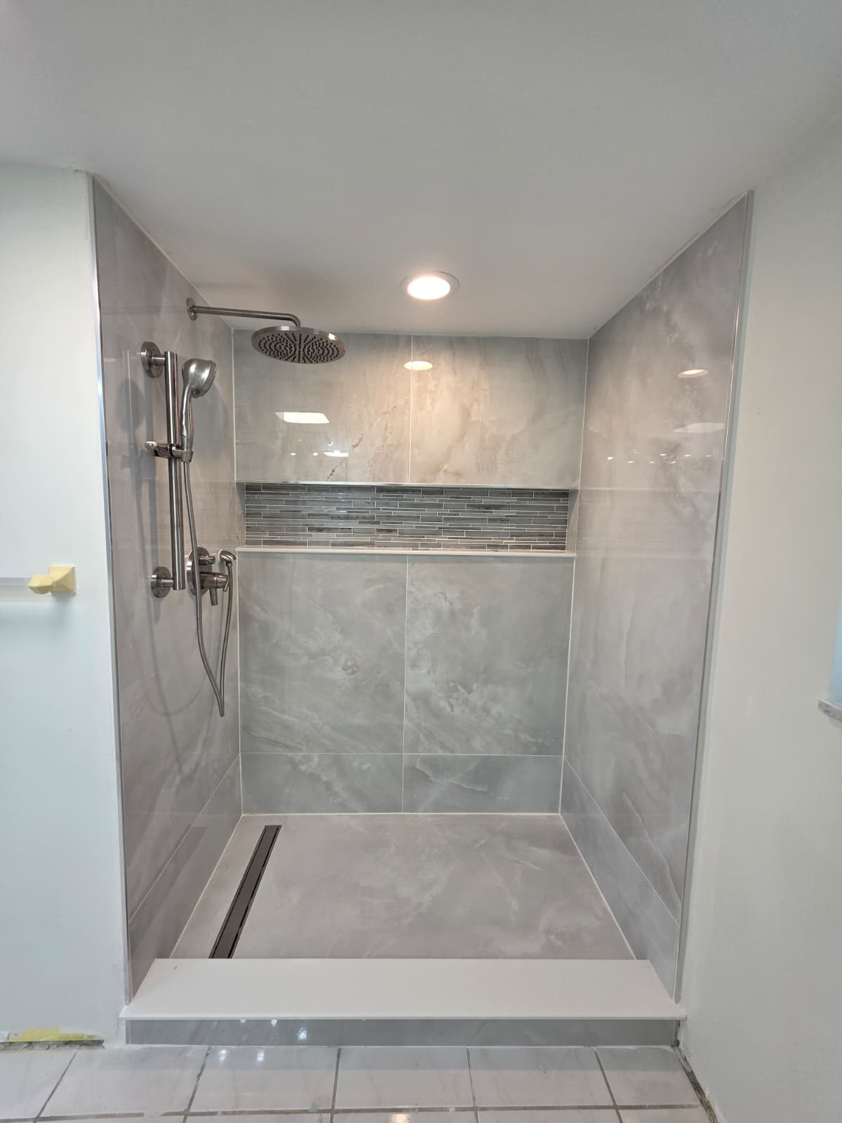Piso de cerámica y reforma de baño en Clearwater